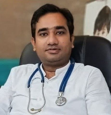 Portrait of Dr Surender Dabas, General Physician at Charak Medical Centre
